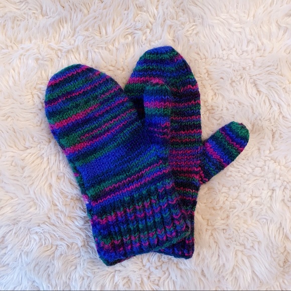 small crocheted mittens 💖💜💙💚 - Picture 4 of 6